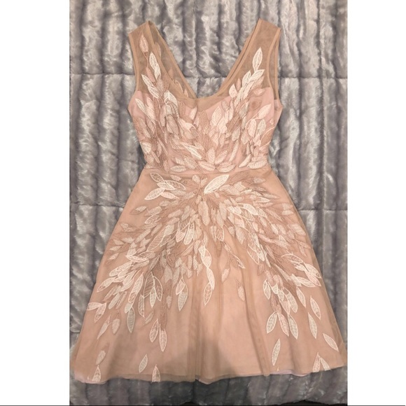 PRICE DROP‼️Beautiful Floral Appliquéd BCBG MaxAzria Dress - Picture 2 of 8